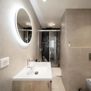 Appartement 3 pièces entièrement rénové à vendre - Cannes Montro