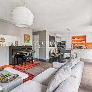 Paris VIIIe - Avenue Montaigne / Place François 1er