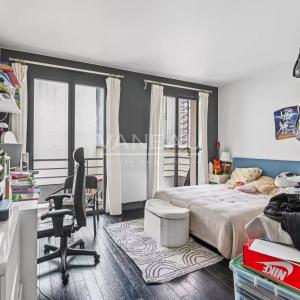 Paris VIIIe - Avenue Montaigne / Place François 1er