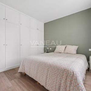 PARIS XVIe - Charmant deux pièces clés en main.