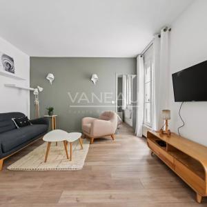 PARIS XVIe - Charmant deux pièces clés en main.