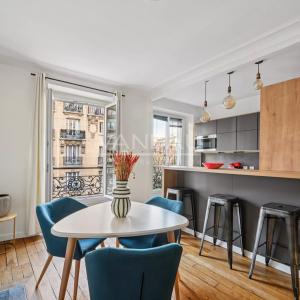 RUE DE VAUGIRARD - MEUBLÉ