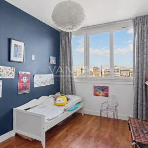 Boulogne Billancourt, Appartement familial en dernier étage avec