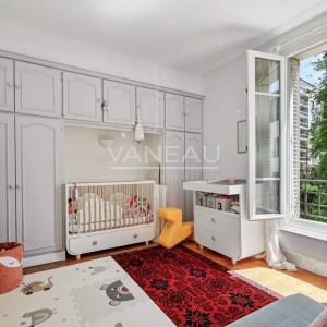 Boulogne - Bel ancien exposé sud avec parking