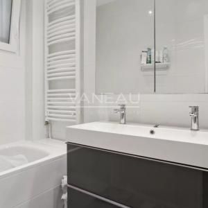 PARIS XVIe - Bel ancien avec ascenseur