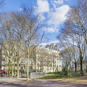 PARIS VIIe - LA TOUR MAUBOURG - PROCHE RUE CLER