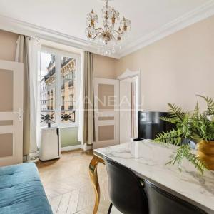 Paris IXe - Un écrin lumineux rénové en 2025 - DPE D -