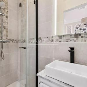 Paris IXe - Un écrin lumineux rénové en 2025 - DPE D -