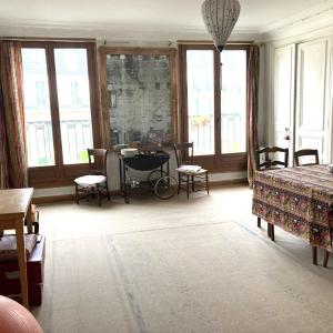 PARIS 9e - Grand Appartement - 230 m² - 5 chambres -