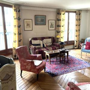 PARIS 9e - Grand Appartement - 230 m² - 5 chambres -