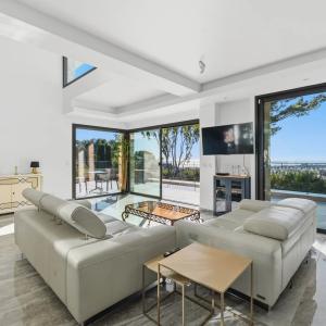 Mougins : Villa contemporaine d’exception avec vue mer panoramiq