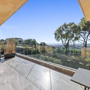 Mougins : Villa contemporaine d’exception avec vue mer panoramiq