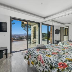 Mougins : Villa contemporaine d’exception avec vue mer panoramiq