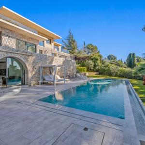 Mougins : Villa contemporaine d’exception avec vue mer panoramiq