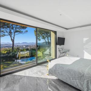 Mougins : Villa contemporaine d’exception avec vue mer panoramiq