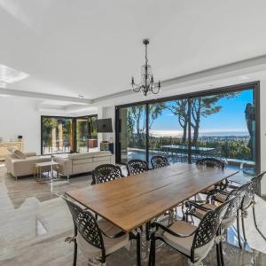 Mougins : Villa contemporaine d’exception avec vue mer panoramiq