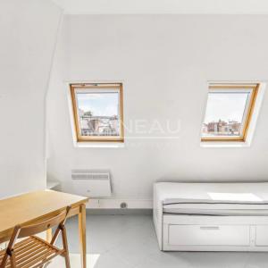 Paris VIIIe Rome/Batignolles Deux pièces Dernier étage