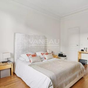 Paris VIIIe - A proximité du parc Monceau et de l’Etoile.