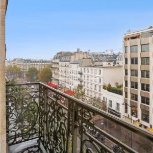 Paris VIIIe - A proximité du parc Monceau et de l’Etoile.