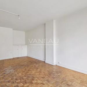 Paris XVe, grand studio 34.38 m² avec balcon