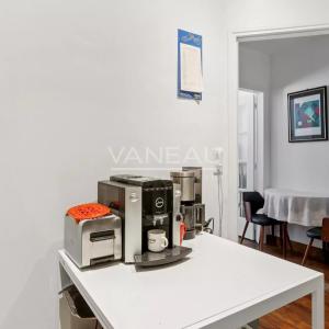 PARIS XVIe - Bel ancien avec ascenseur