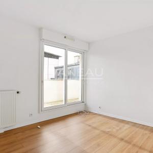 Exclusivité : Trois pièces avec balcon en étage