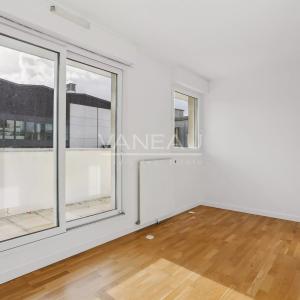 Exclusivité : Trois pièces avec balcon en étage