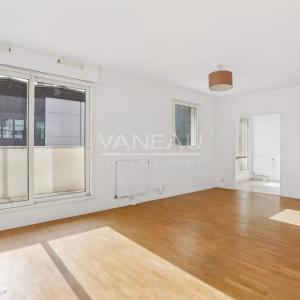 Exclusivité : Trois pièces avec balcon en étage