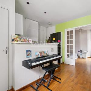 PARIS XVe - Place du General Beuret - Appartement deux pièces en