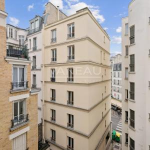 PARIS XVe - Place du General Beuret - Appartement deux pièces en