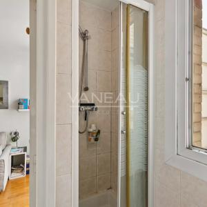 PARIS XVe - Place du General Beuret - Appartement deux pièces en