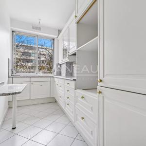 Paris XIVe - Port Royal - Balcon, vue dégagée.