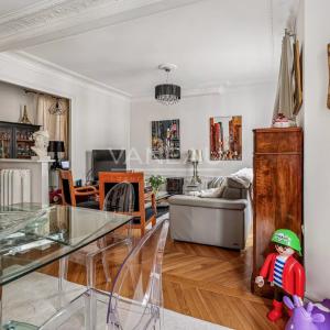Paris XVe - Croix Nivert : Appartement quatre pièces, charme de 