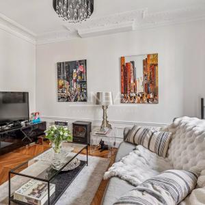 Paris XVe - Croix Nivert : Appartement quatre pièces, charme de 