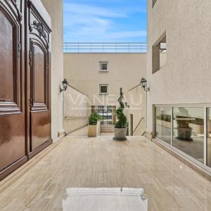 PARIS IXe - Nouvelle Athènes/ rue Pigalle - Studio avec loggia -