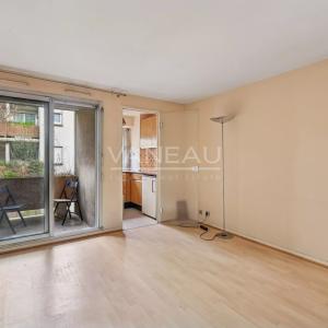 PARIS IXe - Nouvelle Athènes/ rue Pigalle - Studio avec loggia -