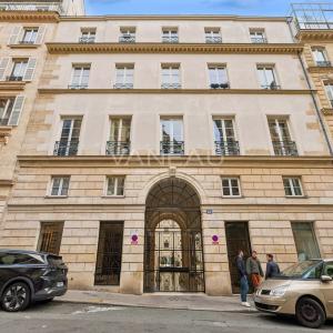 PARIS IXe - Nouvelle Athènes/ rue Pigalle - Studio avec loggia -