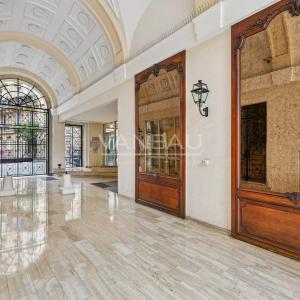 PARIS IXe - Nouvelle Athènes/ rue Pigalle - Studio avec loggia -