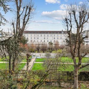 Paris VIIème - VUES JARDINS - 3/4 chambres