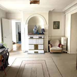PARIS 9e - Grand Appartement - 230 m² - 5 chambres -