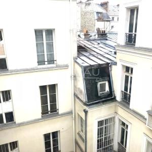 PARIS 9e - Grand Appartement - 230 m² - 5 chambres -