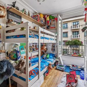Paris XVe - Croix Nivert : Appartement quatre pièces, charme de 