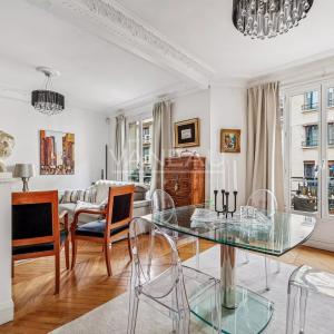 Paris XVe - Croix Nivert : Appartement quatre pièces, charme de 