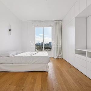 Paris XVIe - Passy - Vue panoramique et balcon.