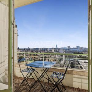 Paris XVIe - Passy - Vue panoramique et balcon.