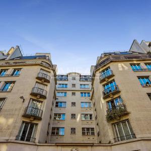 Paris XVIe - Passy - Vue panoramique et balcon.