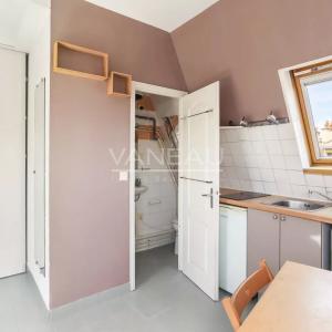 Paris VIIIe Rome/Batignolles Deux pièces Dernier étage