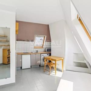 Paris VIIIe Rome/Batignolles Deux pièces Dernier étage