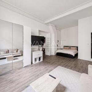 Paris XVIe Trocadéro Grand Studio de 44 m2 loi Carrez