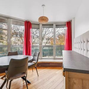 Paris VIIe - Gros Caillou -  Appartement avec balcon  — 2 chambr
